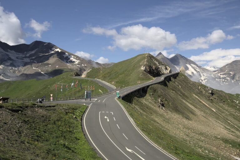 Pohled na Grossglockner z parkoviště Fuschertörl