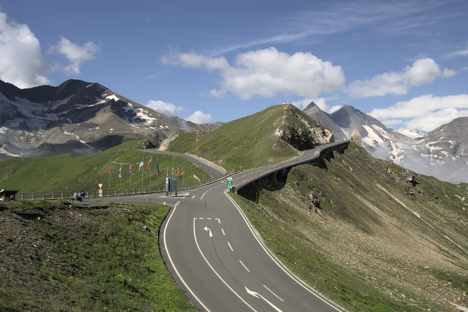 Pohled na Grossglockner z parkoviště Fuschertörl
